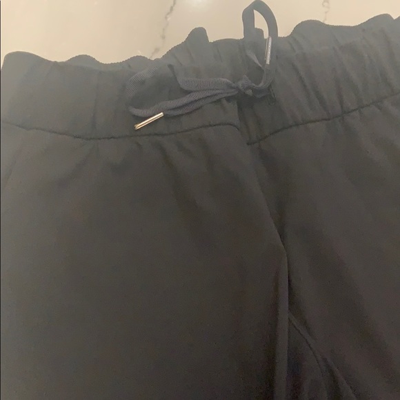 lululemon black cropped pants - Picture 2 of 4